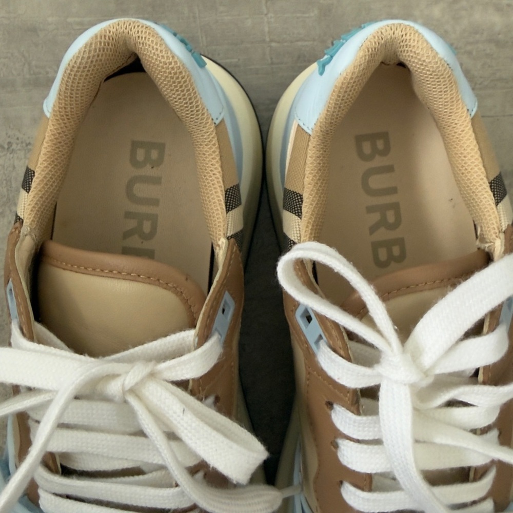 Burberry Women's Ramsey Story Low Top Sneakers Size 7 (37) - Picture 9 of 17